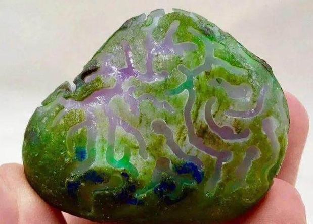 原石开出来的翡翠好吗哪里翡翠原石做出成品最好-第1张图片-翡翠网 原石开出来的翡翠好吗哪里翡翠原石做出成品最好-第1张图片-翡翠网