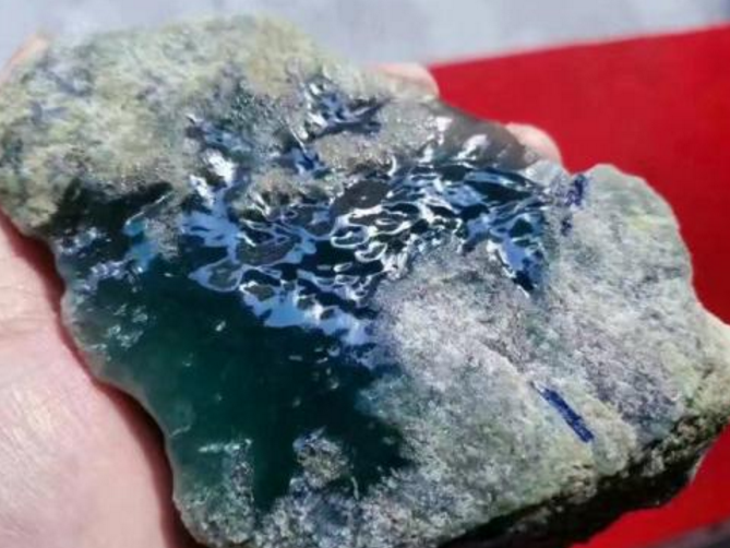 中国翡翠原石批发市场中国翡翠原石市场大全-第1张图片-翡翠网 中国翡翠原石批发市场中国翡翠原石市场大全-第1张图片-翡翠网