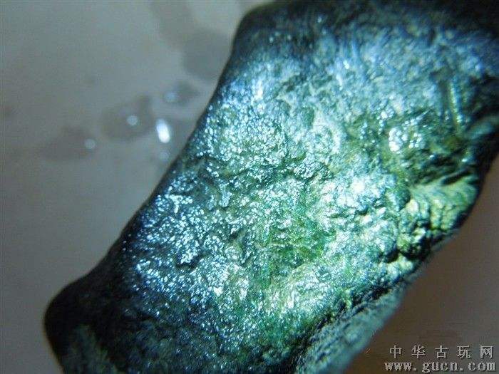 翡翠原石全身黑癣,黑蓝癣翡翠原石-第1张图片-翡翠网