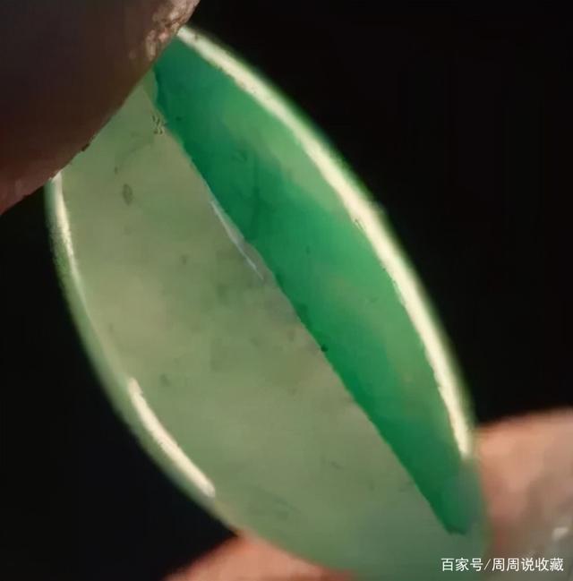 翡翠酸洗手镯的表面怎么才能看得出翡翠手镯是酸洗过的-第1张图片-翡翠网 翡翠酸洗手镯的表面怎么才能看得出翡翠手镯是酸洗过的-第1张图片-翡翠网