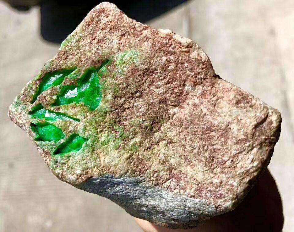 翡翠原石属于什么类目,翡翠原石类别-第2张图片-翡翠网 翡翠原石属于什么类目,翡翠原石类别-第2张图片-翡翠网