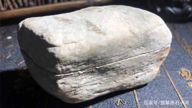 翡翠的包浆,包浆皮翡翠原石知识-第1张图片-翡翠网 翡翠的包浆,包浆皮翡翠原石知识-第1张图片-翡翠网