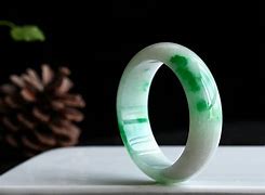 糯种正阳绿翡翠价格,糯冰种阳绿翡翠-第2张图片-翡翠网 糯种正阳绿翡翠价格,糯冰种阳绿翡翠-第2张图片-翡翠网