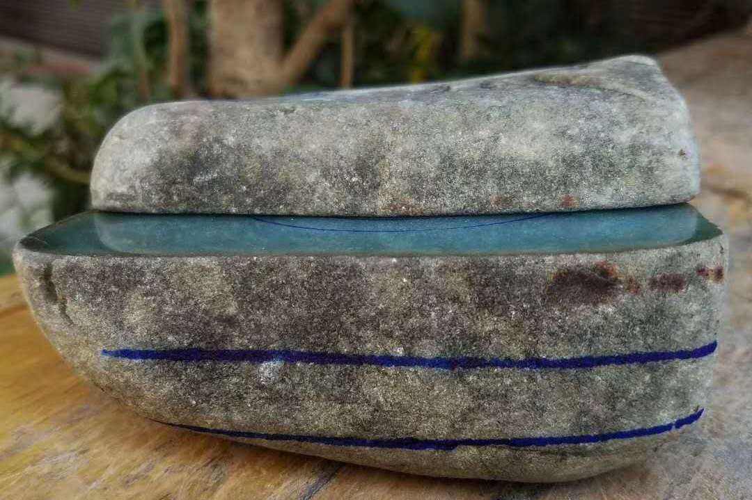 翡翠切原石翡翠原石怎么切-第1张图片-翡翠网 翡翠切原石翡翠原石怎么切-第1张图片-翡翠网