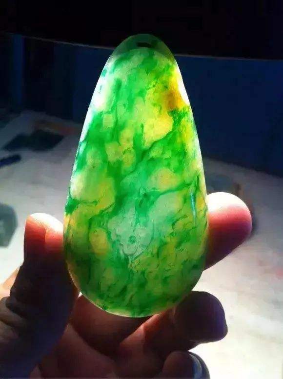 翡翠切原石翡翠原石怎么切-第2张图片-翡翠网 翡翠切原石翡翠原石怎么切-第2张图片-翡翠网