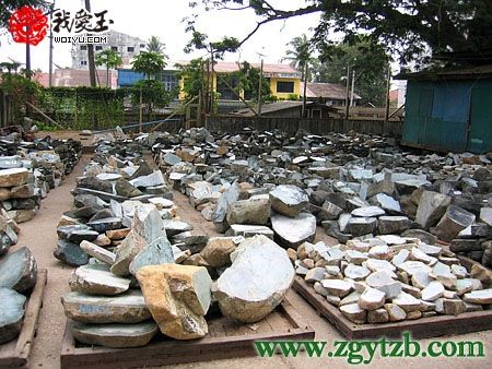 翡翠赌石知识大全,详细介绍翡翠赌石知识文章-第2张图片-翡翠网 翡翠赌石知识大全,详细介绍翡翠赌石知识文章-第2张图片-翡翠网