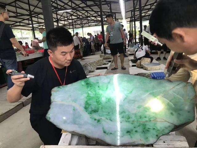 15年翡翠价格走势,翡翠10年行情走势-第2张图片-翡翠网 15年翡翠价格走势,翡翠10年行情走势-第2张图片-翡翠网