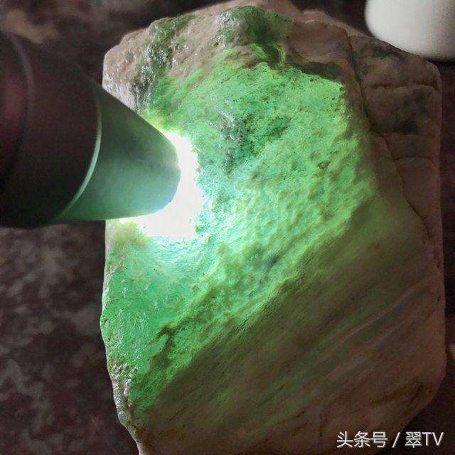 顶级翡翠原石视频十万左右翡翠原石视频-第1张图片-翡翠网 顶级翡翠原石视频十万左右翡翠原石视频-第1张图片-翡翠网