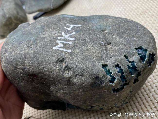 顶级翡翠原石视频十万左右翡翠原石视频-第2张图片-翡翠网 顶级翡翠原石视频十万左右翡翠原石视频-第2张图片-翡翠网