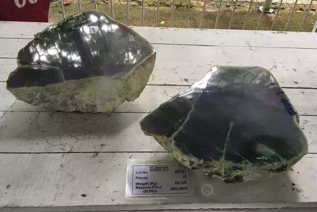 翡翠公盘是什么意思翡翠上公盘是什么意思-第1张图片-翡翠网 翡翠公盘是什么意思翡翠上公盘是什么意思-第1张图片-翡翠网