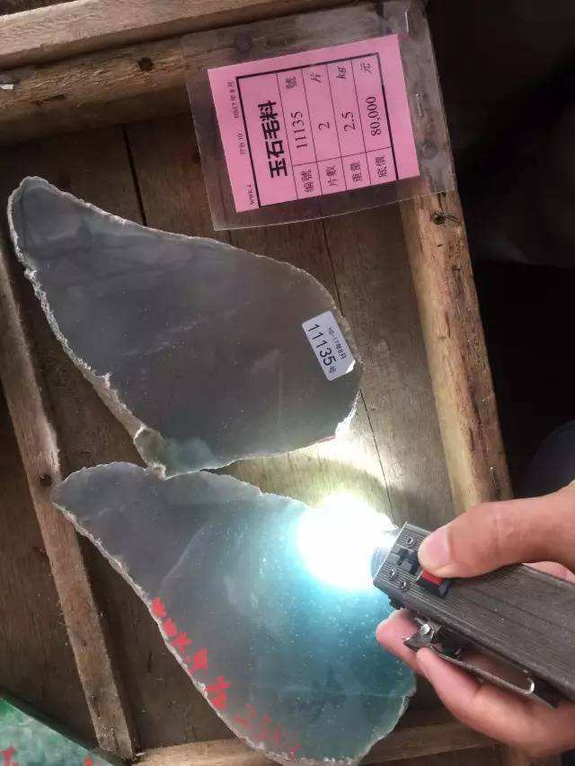 翡翠公盘是什么意思翡翠上公盘是什么意思-第2张图片-翡翠网 翡翠公盘是什么意思翡翠上公盘是什么意思-第2张图片-翡翠网