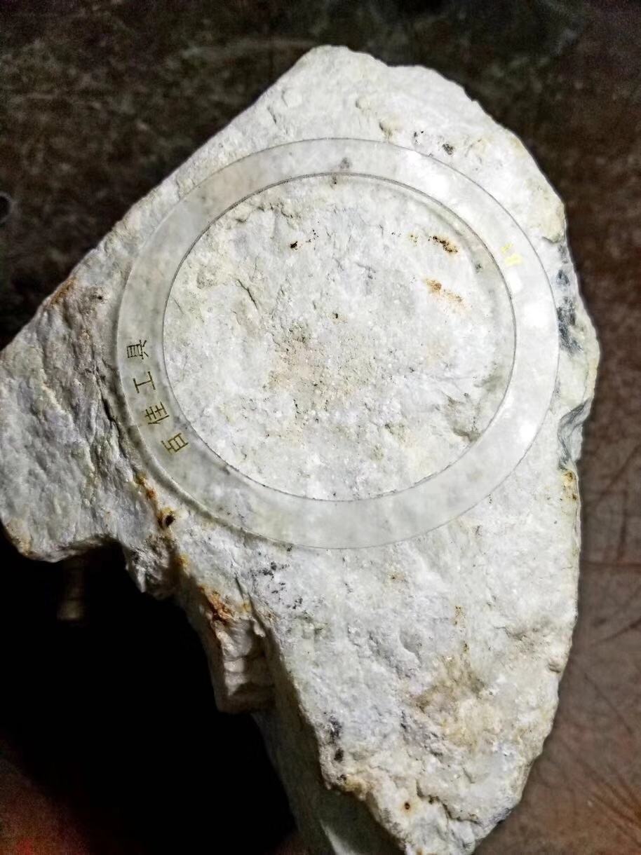 白皮翡翠原石图片白翡翠原石图片-第2张图片-翡翠网 白皮翡翠原石图片白翡翠原石图片-第2张图片-翡翠网