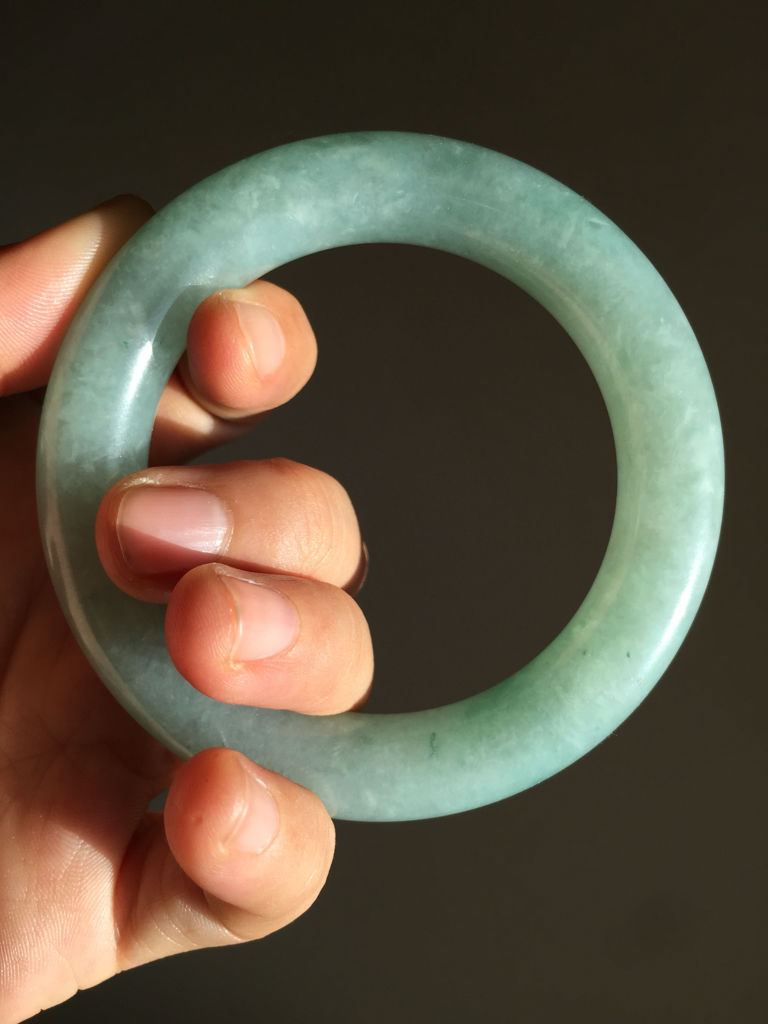 翡翠手镯磨过的痕迹翡翠手镯磨过的痕迹怎么清除-第1张图片-翡翠网 翡翠手镯磨过的痕迹翡翠手镯磨过的痕迹怎么清除-第1张图片-翡翠网