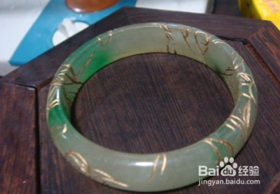 翡翠手镯磨过的痕迹翡翠手镯磨过的痕迹怎么清除-第2张图片-翡翠网 翡翠手镯磨过的痕迹翡翠手镯磨过的痕迹怎么清除-第2张图片-翡翠网