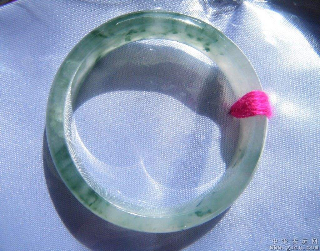 翡翠手镯蓝色是真的吗怎么辨别,翡翠手镯蓝色是真的吗-第1张图片-翡翠网