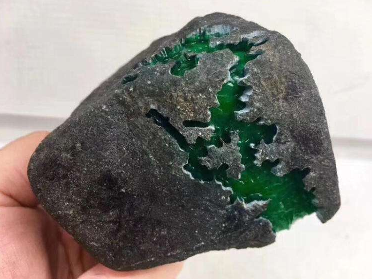 翡翠毛料的知识翡翠毛料是啥意思-第1张图片-翡翠网 翡翠毛料的知识翡翠毛料是啥意思-第1张图片-翡翠网