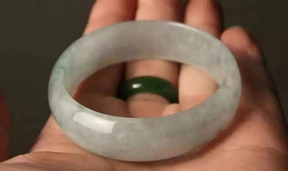 2万买了个豆种翡翠手镯,20000 元豆种翡翠手镯图片-第2张图片-翡翠网 2万买了个豆种翡翠手镯,20000 元豆种翡翠手镯图片-第2张图片-翡翠网