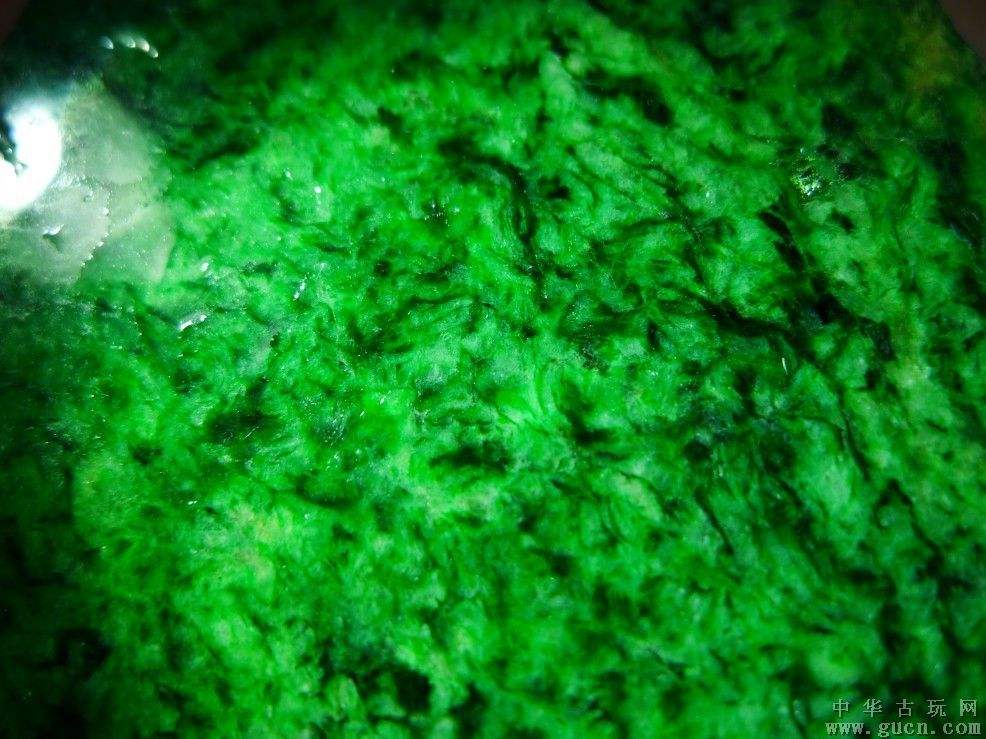 翡翠原石打灯颜色与实际颜色翡翠原石打灯看绿色-第2张图片-翡翠网 翡翠原石打灯颜色与实际颜色翡翠原石打灯看绿色-第2张图片-翡翠网
