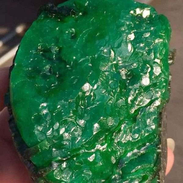 翡翠原石云南与内地价格差距云南翡翠价格比市场上便宜多少-第2张图片-翡翠网 翡翠原石云南与内地价格差距云南翡翠价格比市场上便宜多少-第2张图片-翡翠网