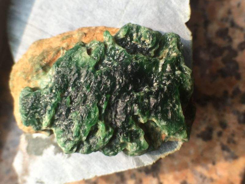 包含什么叫正阳绿翡翠原石开窗图片的词条-第1张图片-翡翠网 包含什么叫正阳绿翡翠原石开窗图片的词条-第1张图片-翡翠网