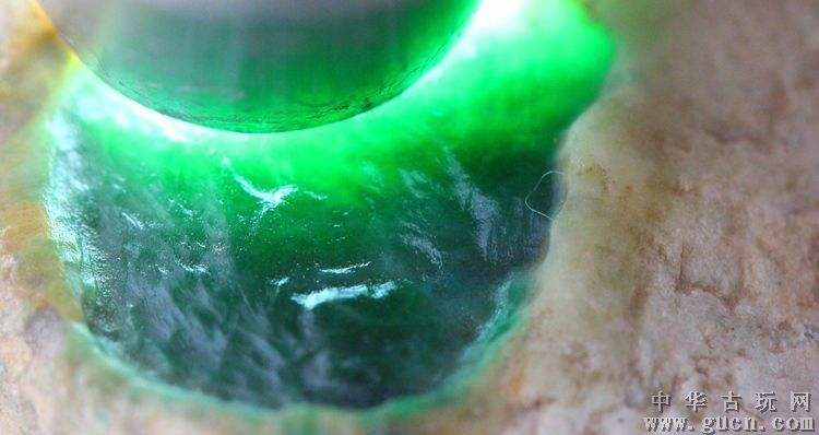 包含什么叫正阳绿翡翠原石开窗图片的词条-第2张图片-翡翠网 包含什么叫正阳绿翡翠原石开窗图片的词条-第2张图片-翡翠网