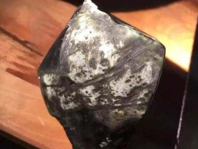 共生翡翠原石密度是多少,翡翠原石共生是什么意思-第2张图片-翡翠网