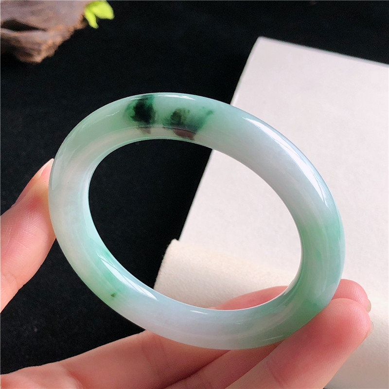 糯化种翡翠图片糯化飘绿翡翠手镯图片-第1张图片-翡翠网 糯化种翡翠图片糯化飘绿翡翠手镯图片-第1张图片-翡翠网