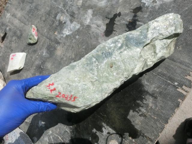 翡翠原石视频老山料,翡翠原石造假大揭秘视频-第1张图片-翡翠网 翡翠原石视频老山料,翡翠原石造假大揭秘视频-第1张图片-翡翠网