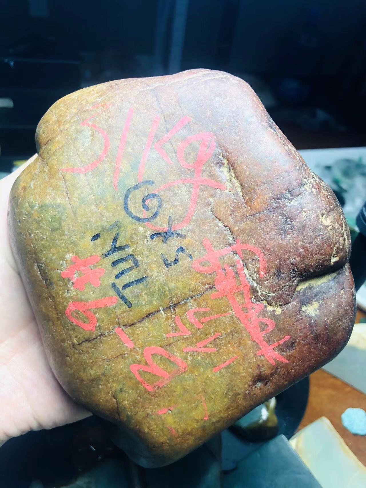 翡翠原石视频老山料,翡翠原石造假大揭秘视频-第2张图片-翡翠网 翡翠原石视频老山料,翡翠原石造假大揭秘视频-第2张图片-翡翠网