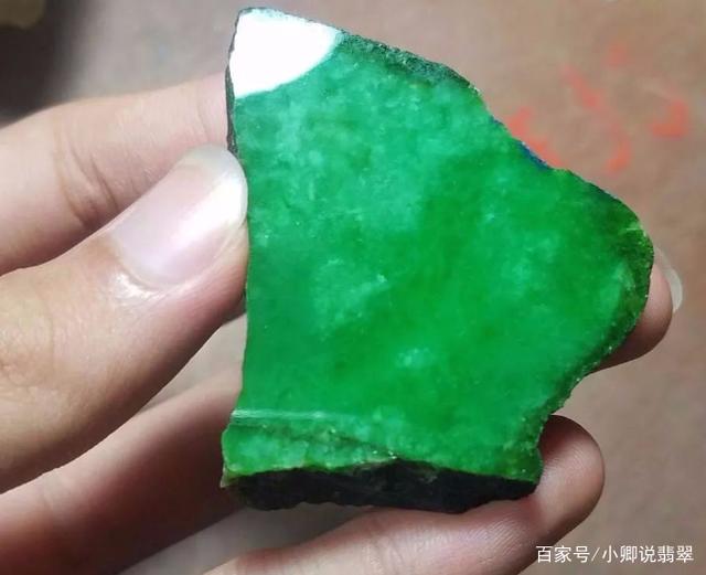 翡翠原石的绿色翡翠原石-第1张图片-翡翠网