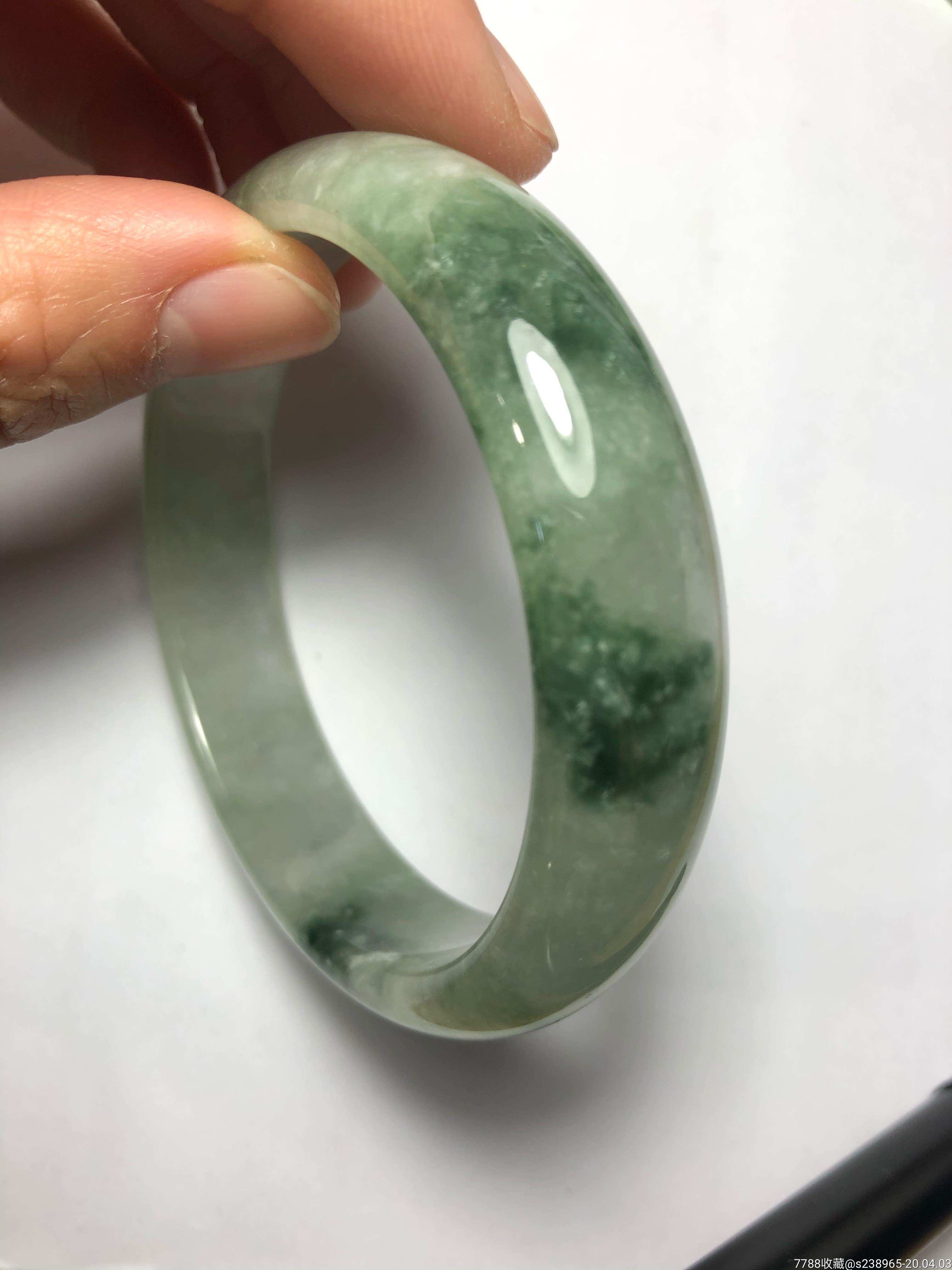 5000左右飘蓝花手镯蓝飘翡翠手镯值钱吗-第1张图片-翡翠网 5000左右飘蓝花手镯蓝飘翡翠手镯值钱吗-第1张图片-翡翠网