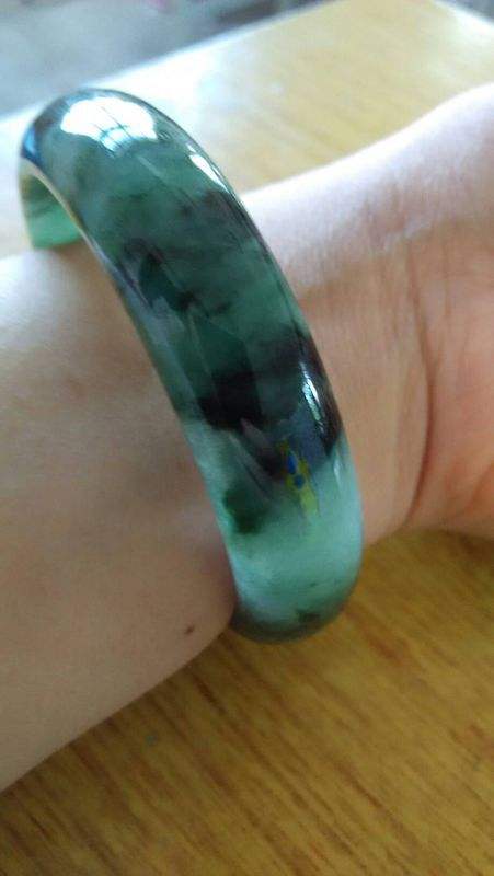 5000左右飘蓝花手镯蓝飘翡翠手镯值钱吗-第2张图片-翡翠网 5000左右飘蓝花手镯蓝飘翡翠手镯值钱吗-第2张图片-翡翠网