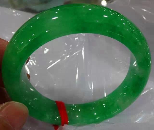 翡翠镯子纤维柱粒交织结构什么意思翡翠手镯纤维交织结构和柱状纤维-第1张图片-翡翠网 翡翠镯子纤维柱粒交织结构什么意思翡翠手镯纤维交织结构和柱状纤维-第1张图片-翡翠网