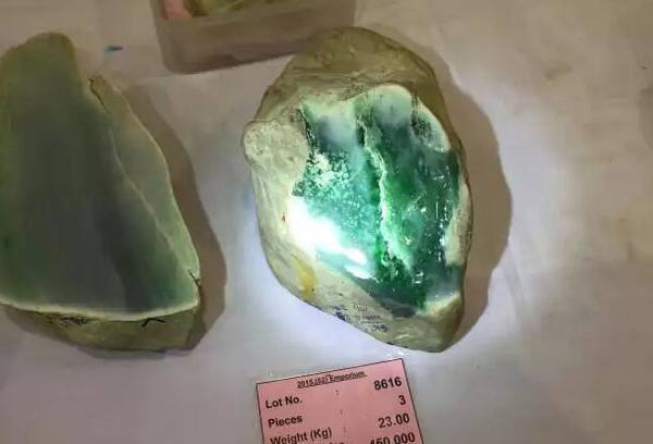 极品翡翠原石交易市场极品翡翠原石交易市场地址-第2张图片-翡翠网 极品翡翠原石交易市场极品翡翠原石交易市场地址-第2张图片-翡翠网