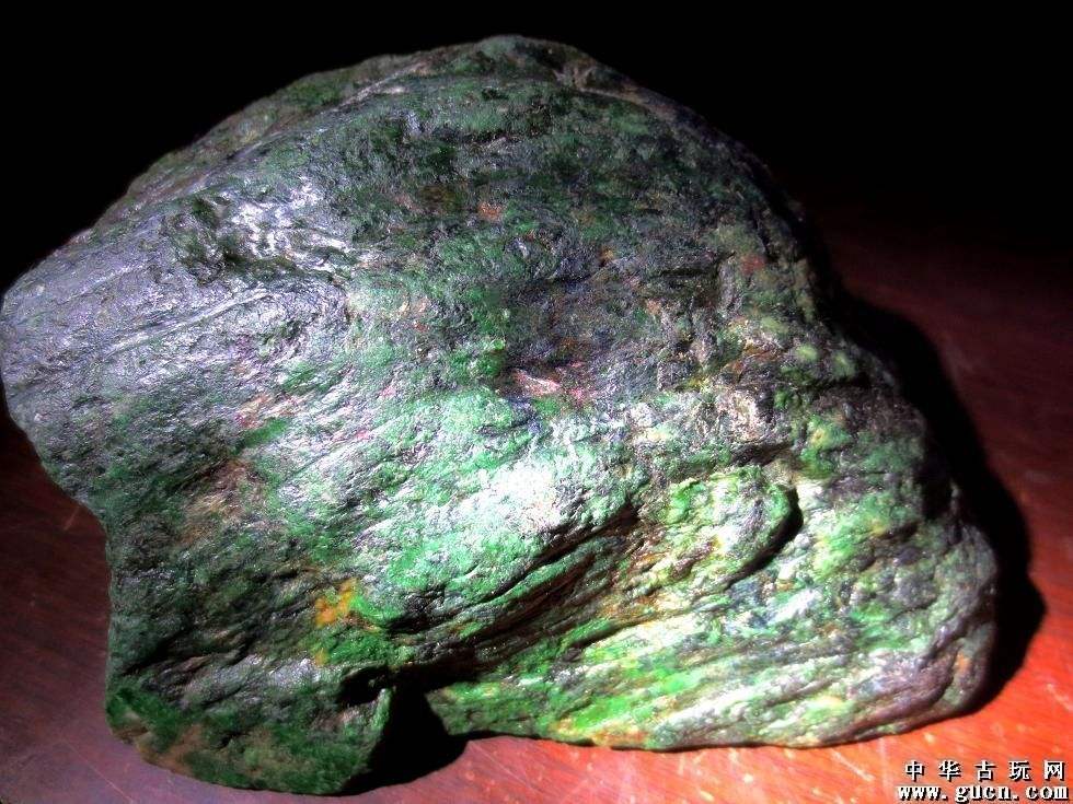 关于云南干青翡翠原石入门鉴别方法的信息-第2张图片-翡翠网 关于云南干青翡翠原石入门鉴别方法的信息-第2张图片-翡翠网