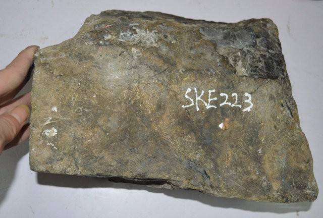 金阳玉石翡翠原石,东方金钰的翡翠原石-第2张图片-翡翠网 金阳玉石翡翠原石,东方金钰的翡翠原石-第2张图片-翡翠网