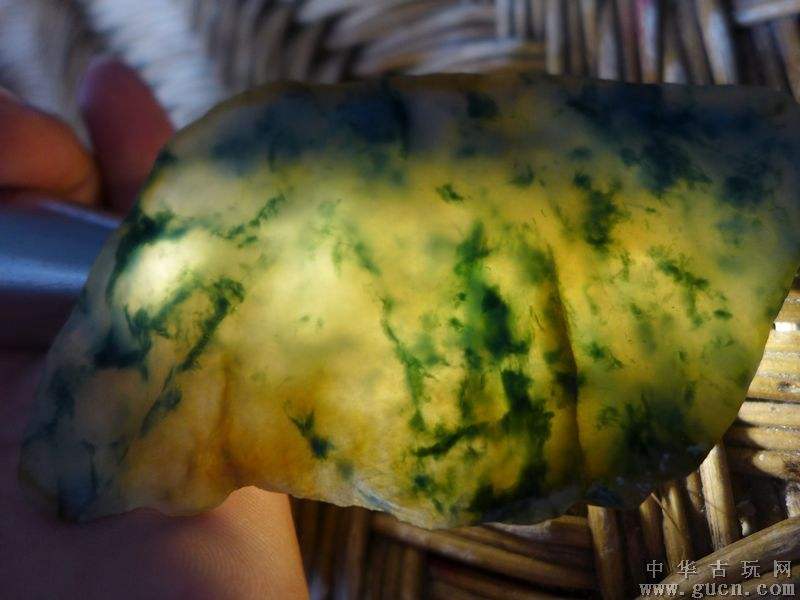 翡翠三彩原石价格,三彩翡翠牌子价格及图片-第1张图片-翡翠网 翡翠三彩原石价格,三彩翡翠牌子价格及图片-第1张图片-翡翠网