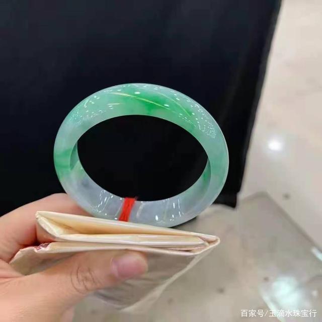 怎么看翡翠手镯有没有抛光粉翡翠手镯抛光粉图片-第2张图片-翡翠网 怎么看翡翠手镯有没有抛光粉翡翠手镯抛光粉图片-第2张图片-翡翠网