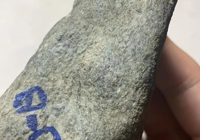 翡翠常识之原石翡色的翡翠原石详解知识-第1张图片-翡翠网 翡翠常识之原石翡色的翡翠原石详解知识-第1张图片-翡翠网