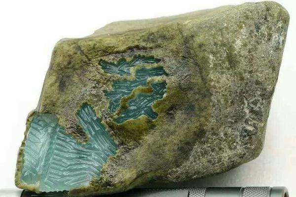 翡翠原石知识技巧,翡翠原石鉴别新手入门-第2张图片-翡翠网 翡翠原石知识技巧,翡翠原石鉴别新手入门-第2张图片-翡翠网