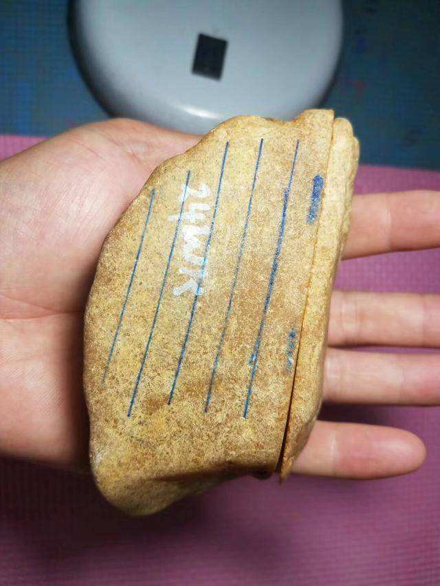 包含翡翠原石敲口会抬几分种水的词条-第2张图片-翡翠网 包含翡翠原石敲口会抬几分种水的词条-第2张图片-翡翠网