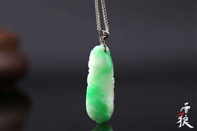 翡翠挂件基础知识,翡翠挂件题材大全-第2张图片-翡翠网 翡翠挂件基础知识,翡翠挂件题材大全-第2张图片-翡翠网