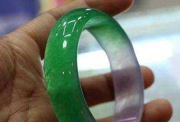 鉴宝史上最贵的翡翠手镯,鉴宝史上最贵的翡翠手镯是什么-第1张图片-翡翠网