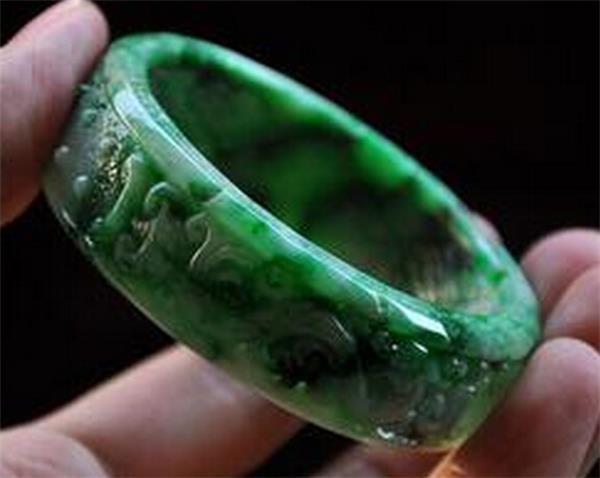 鉴宝史上最贵的翡翠手镯,鉴宝史上最贵的翡翠手镯是什么-第2张图片-翡翠网