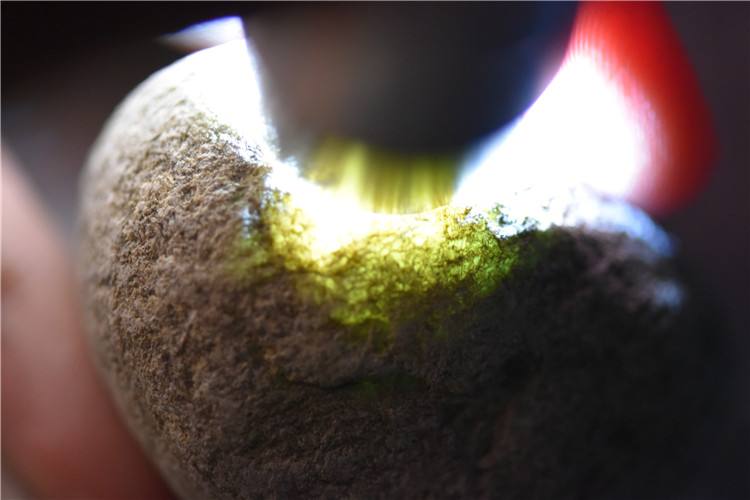 8000万买翡翠原石,800元翡翠原石价格-第1张图片-翡翠网 8000万买翡翠原石,800元翡翠原石价格-第1张图片-翡翠网