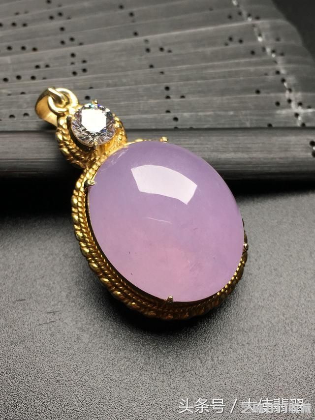 浪漫紫罗兰翡翠知识讲解浪漫紫罗兰翡翠知识-第1张图片-翡翠网 浪漫紫罗兰翡翠知识讲解浪漫紫罗兰翡翠知识-第1张图片-翡翠网