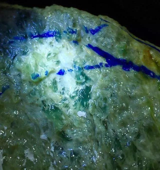 木那帝王绿翡翠原石,木那蓝点脱沙翡翠原石-第2张图片-翡翠网 木那帝王绿翡翠原石,木那蓝点脱沙翡翠原石-第2张图片-翡翠网