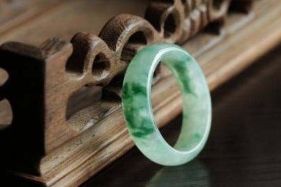 翡翠 鉴别,翡翠鉴别知识头条号-第1张图片-翡翠网 翡翠 鉴别,翡翠鉴别知识头条号-第1张图片-翡翠网