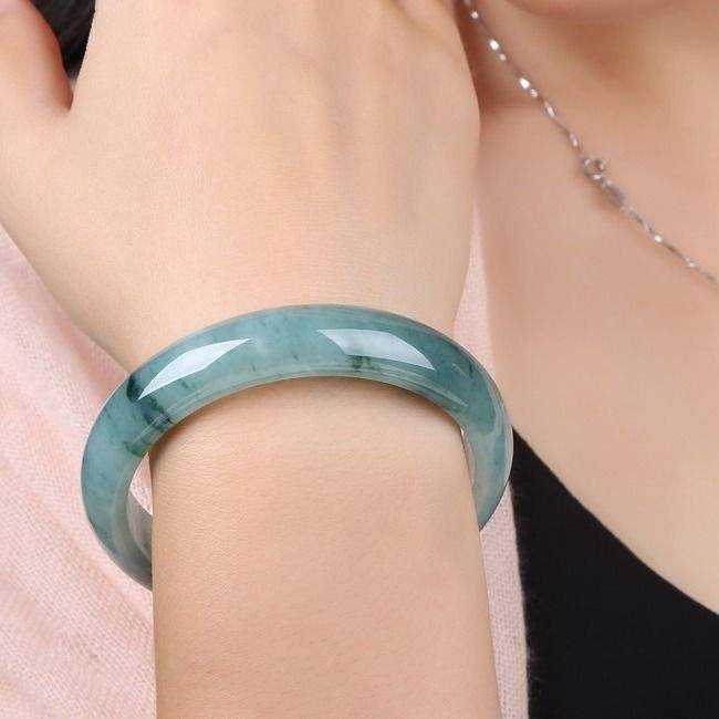 低档油青手镯图片价格高档油青翡翠手镯价格-第2张图片-翡翠网 低档油青手镯图片价格高档油青翡翠手镯价格-第2张图片-翡翠网