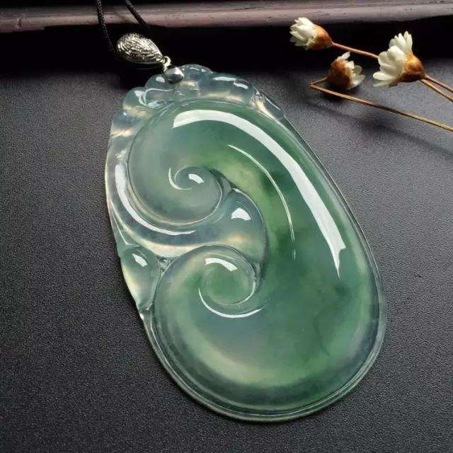 翡翠挂件介绍,翡翠挂件的知识大全-第2张图片-翡翠网 翡翠挂件介绍,翡翠挂件的知识大全-第2张图片-翡翠网